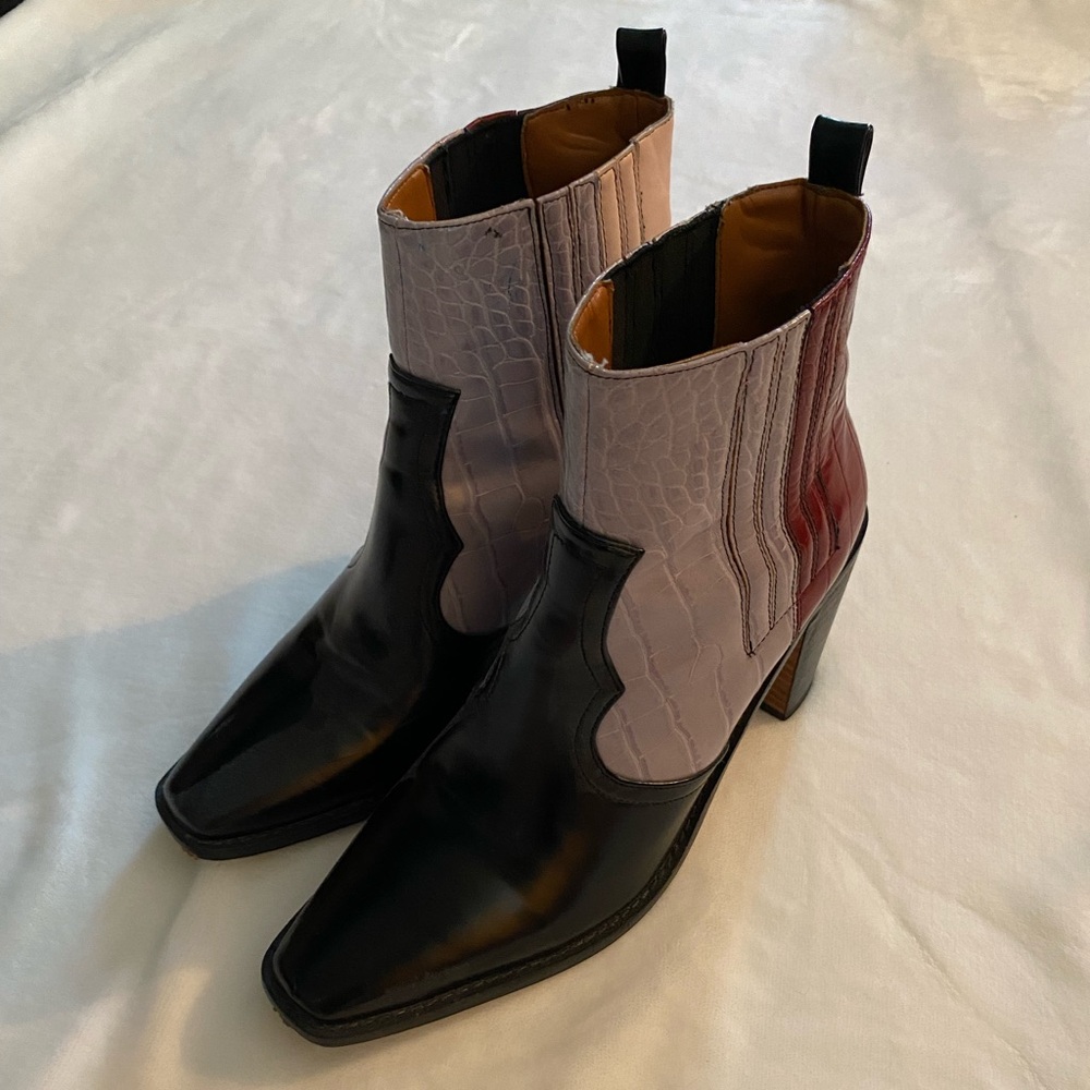 COWBOY BOOTIES